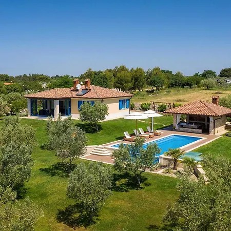 Holiday home Evelyn *