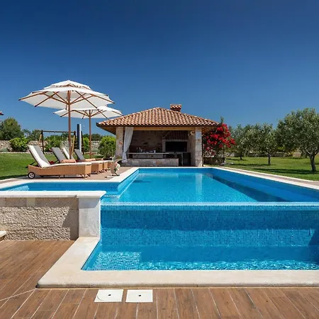 Evelyn Holiday home