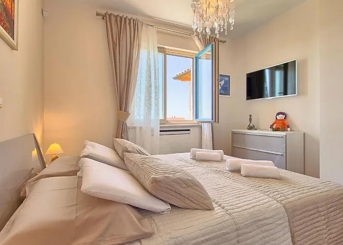 Evelyn 펜션 풀라